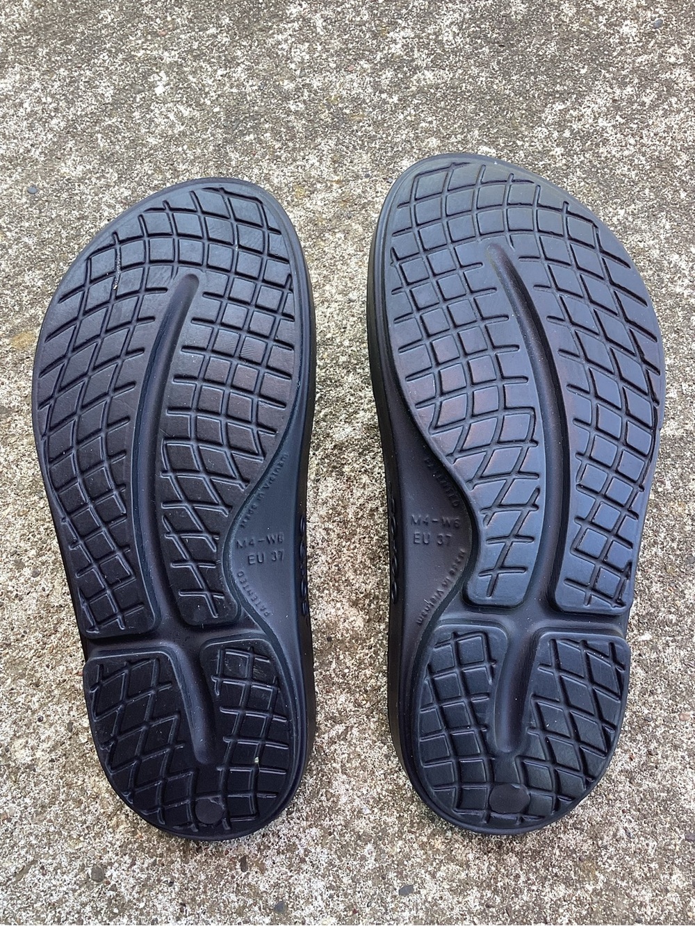 OOFOS OOahh Recovery Luxe Slides Iridescent Midnight Spectre Comfort Sandals 6 - Picture 4 of 9